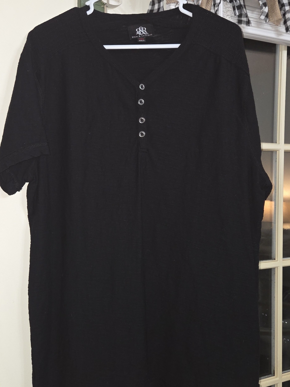 Rock & Republic Black Short-Sleeve Henley Tee